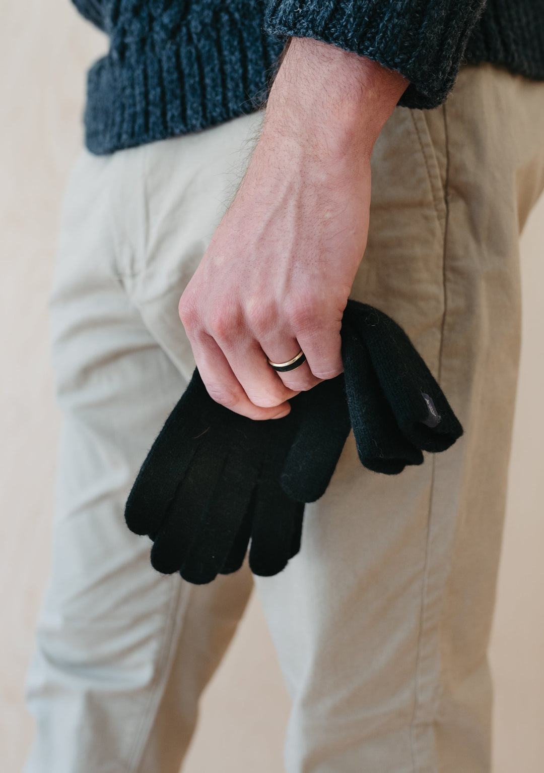 Men's Cashmere & Merino Gloves in Black