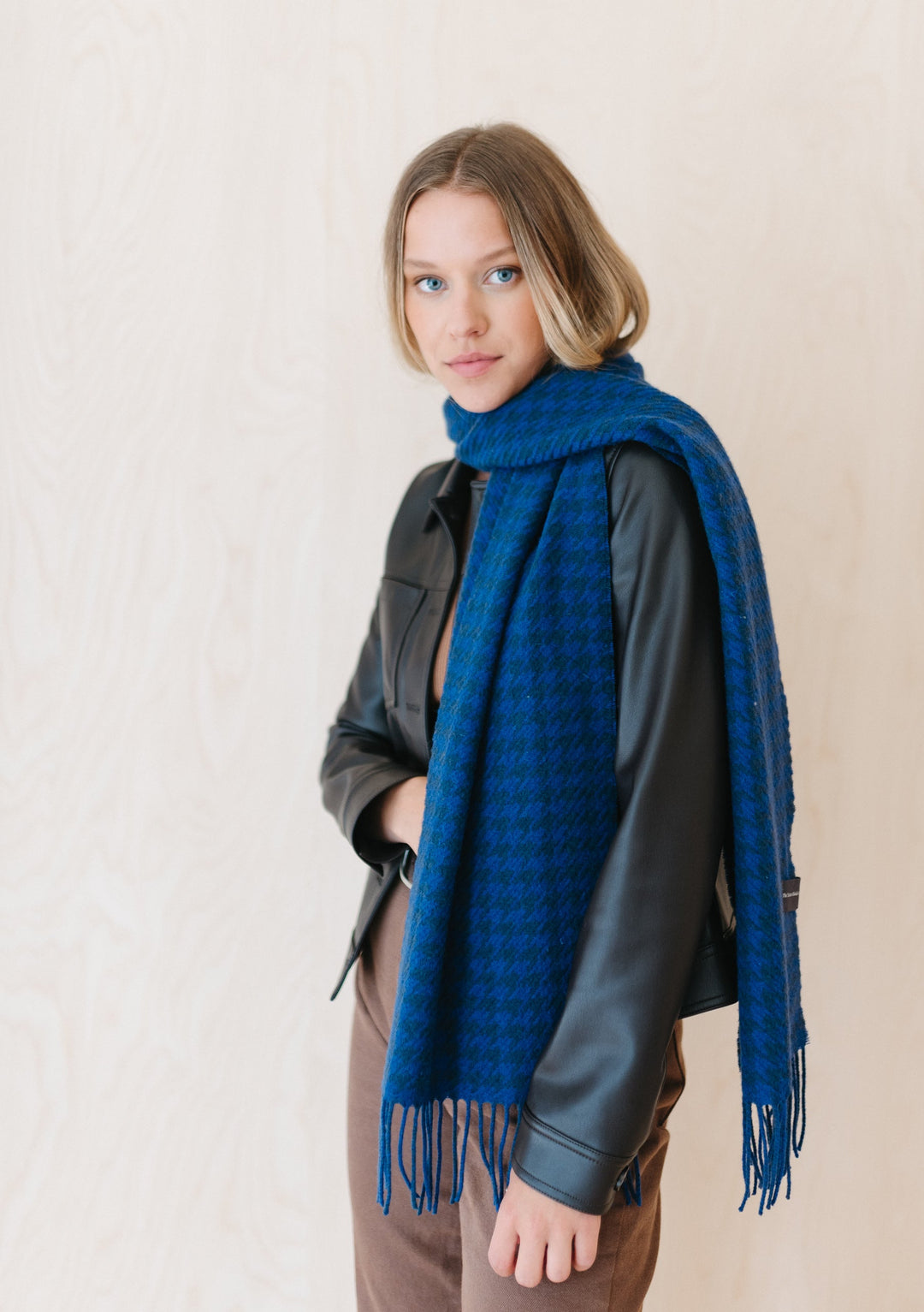 Lambswool Scarf in Cobalt Houndstooth