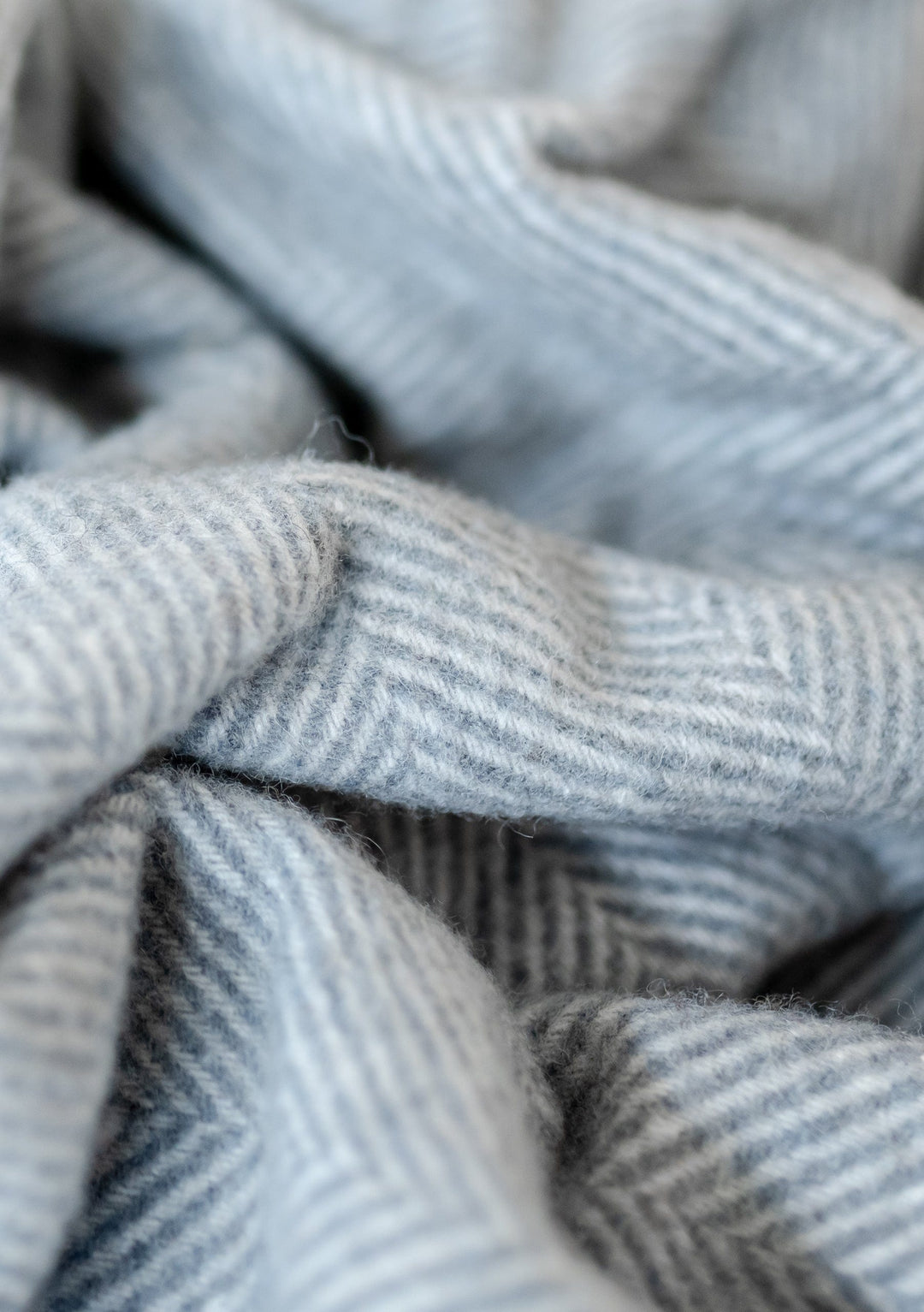 Recycled Wool Extra Large Blanket in Charcoal Grey Herringbone