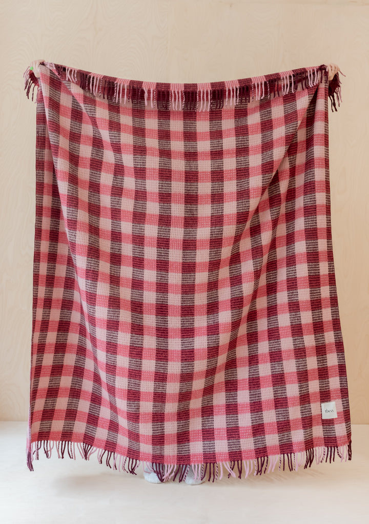 Decke aus recycelter Wolle in rosa Waffel-Gingham