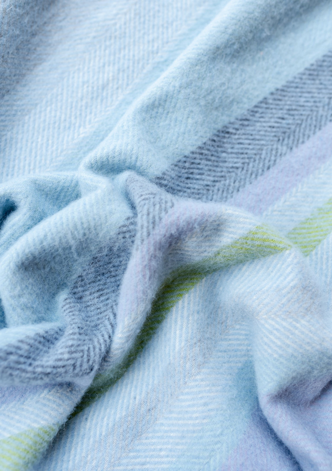 Petite couverture de pique-nique en laine recyclée à rayures bleues
