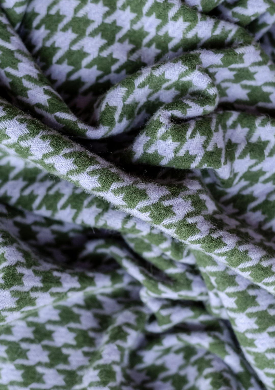 Men's Lambswool Scarf in Olive Houndstooth