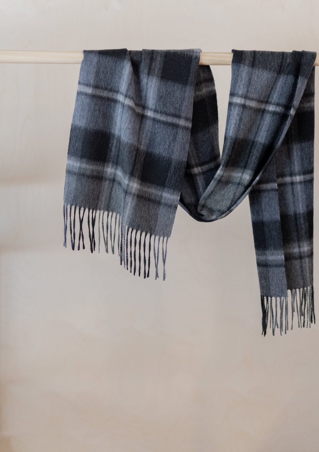 Écharpe en laine d'agneau pour hommes en tartan gris Macrae