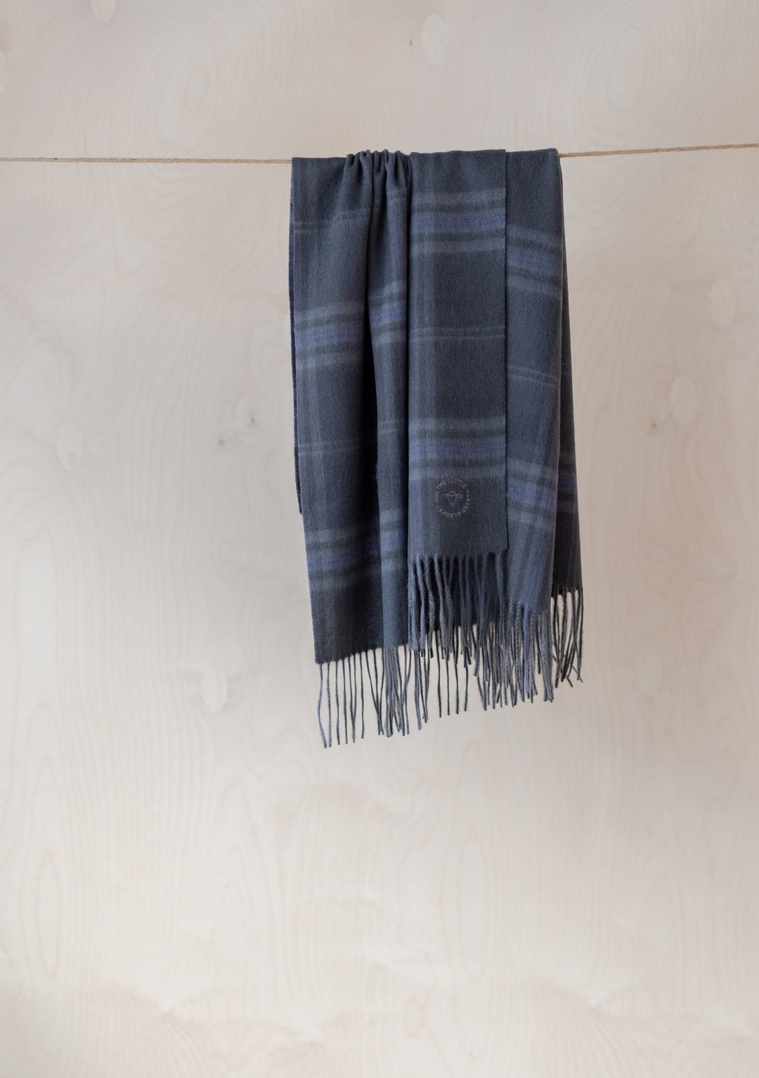 Babydecke aus Lammwolle in Persevere Flint Grey Tartan