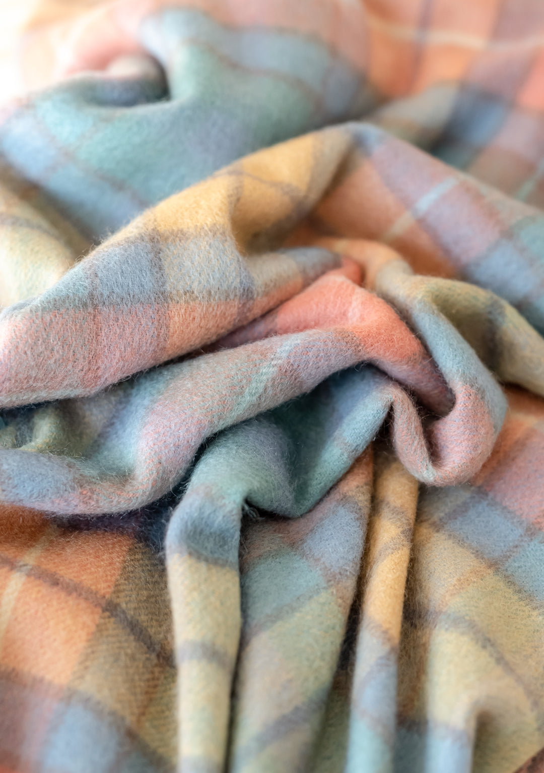 Cashmere Small Blanket in Buchanan Antique Tartan