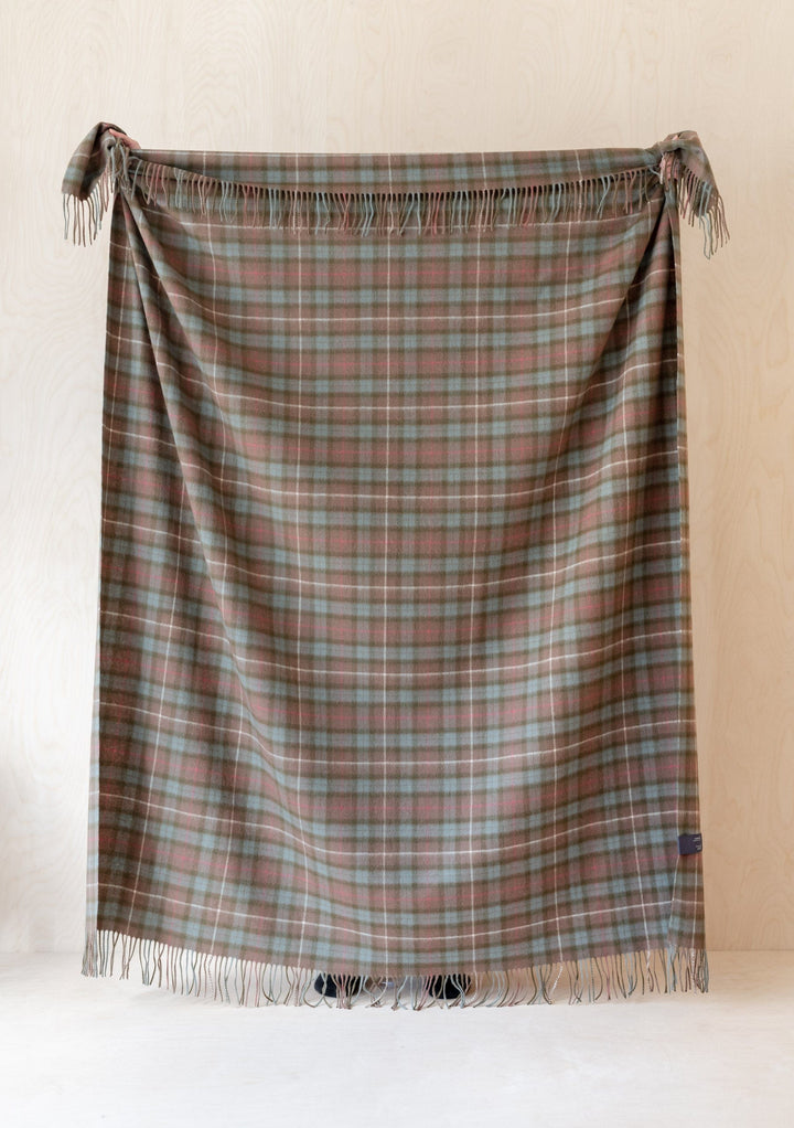 Decke aus Lammwolle in Fraser Hunting Weathered Tartan